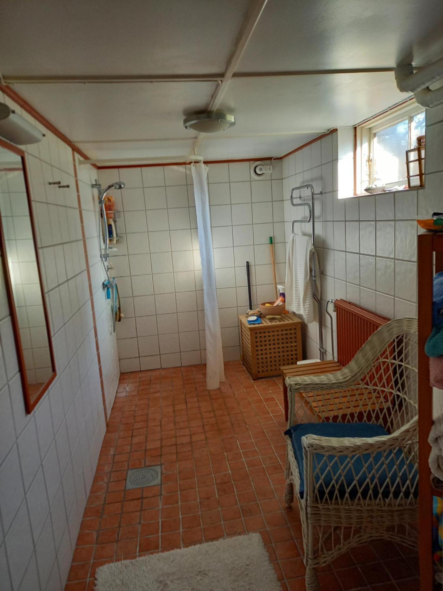 Ljust Boende, Egen Ingang Och Traedgard I Centrum ヴァールベリ エクステリア 写真